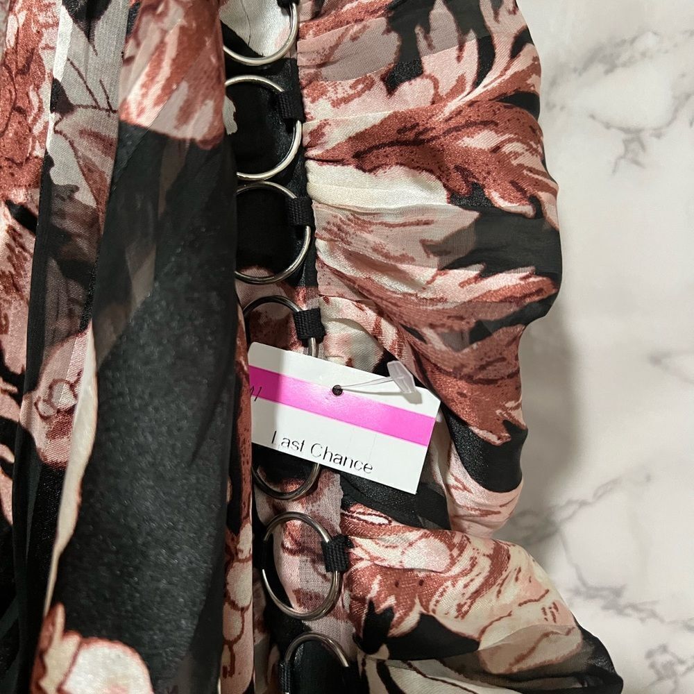 ASOS DESIGN satin stripe blouson mini dress with ring detail in floral print - Picture 6 of 12